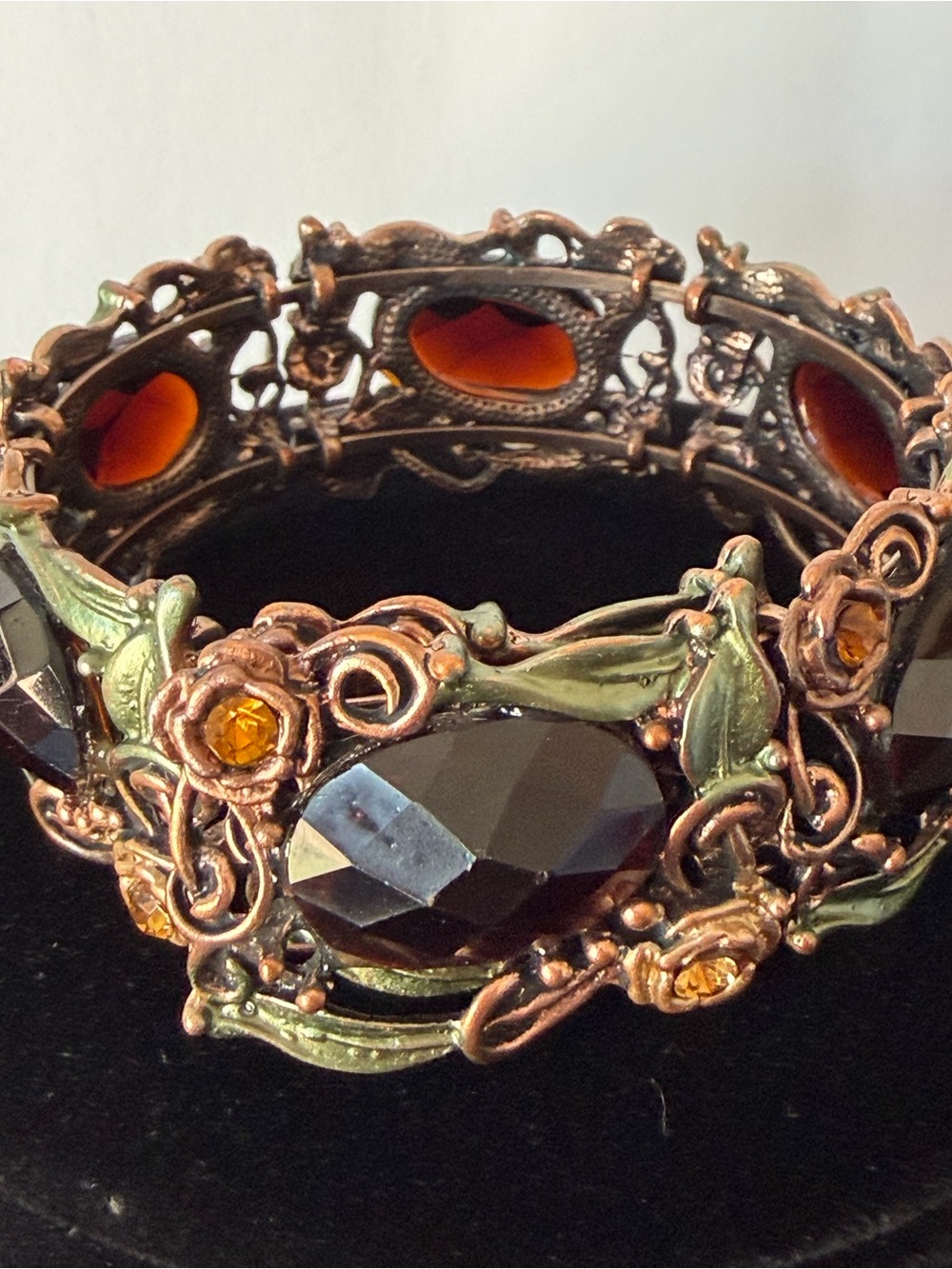 ♥️ Vintage-Inspired Amber  Floral Stretch Cuff Cuff Bracelet